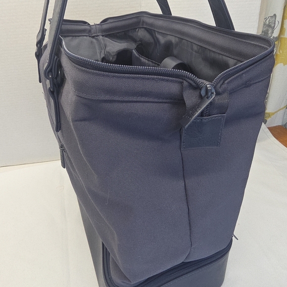 Beis "The Convertible Weekender" in Grey, Travel / Carry On Luggage Pre-owned - Picture 2 of 16